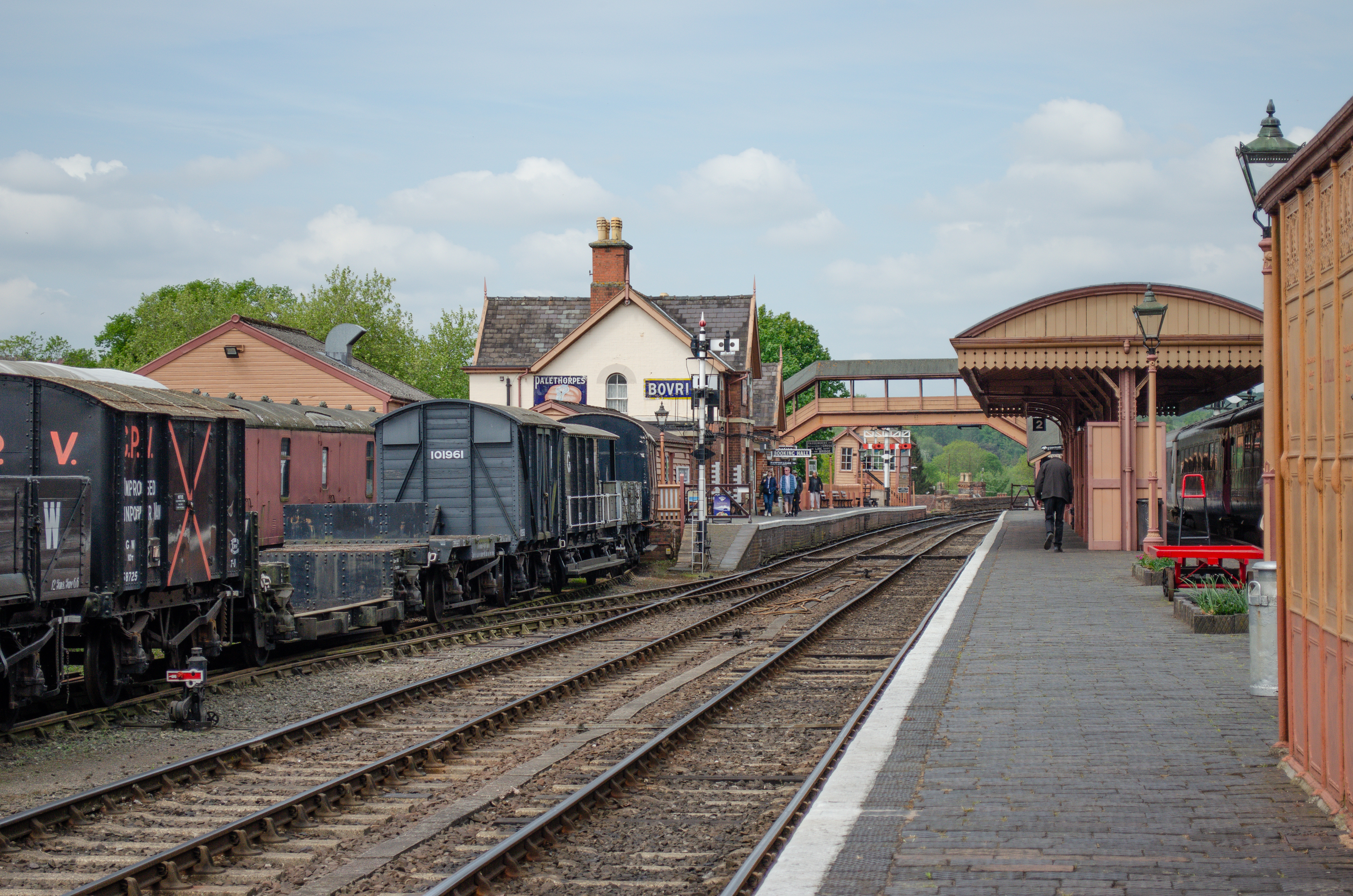 Bewdley station looking north from the south end of platform 2.
