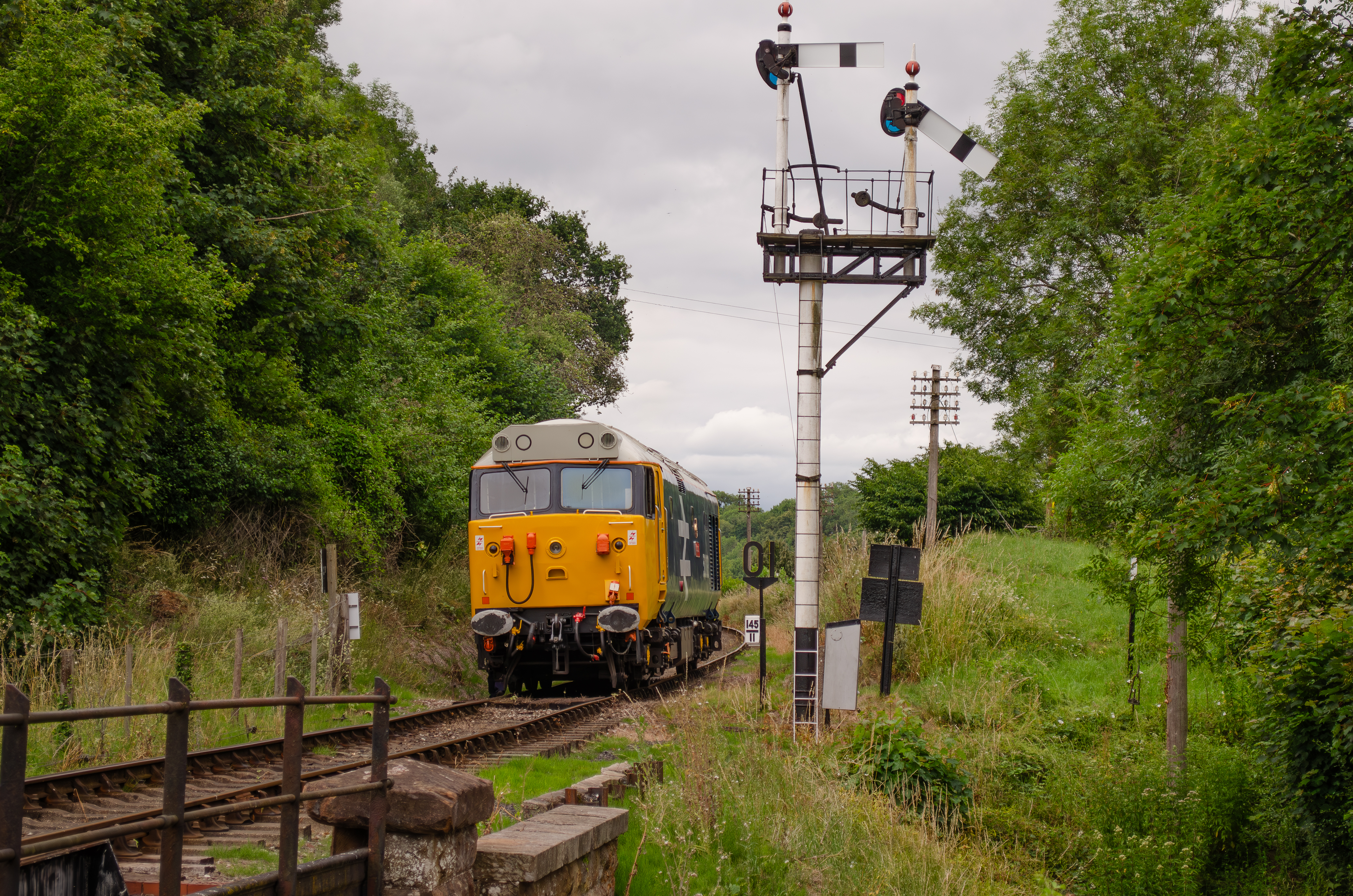 50033 at Hampton Loade getting ready to run around to form the 1518 service.
